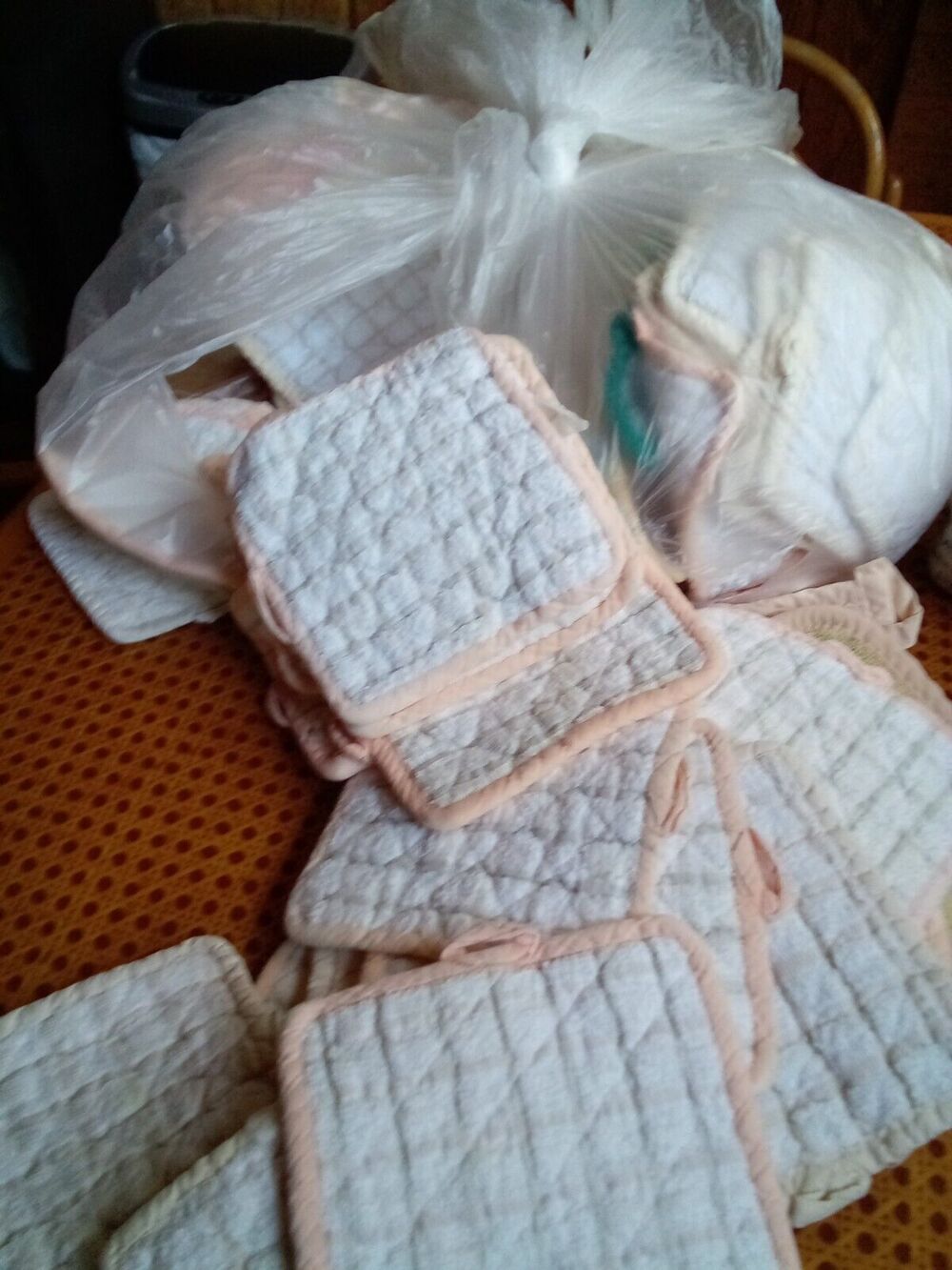 Kitchen Collections Tan And White Lot Of 10 Pot Holders/ Rags